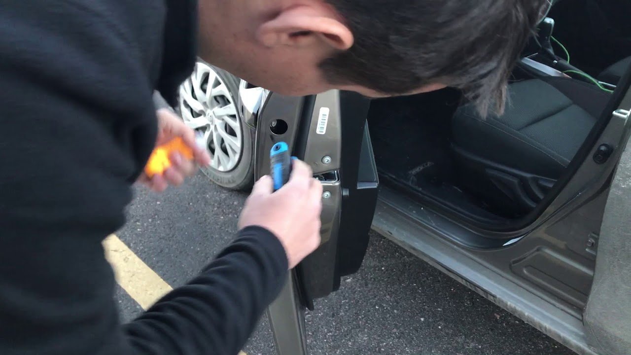 How to Open Car Door Without Key